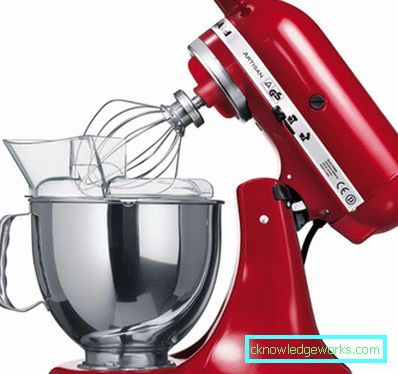 Hva gjør en blender forskjellig fra en mikser? Hva gjør en blender forskjellig fra en mikser?