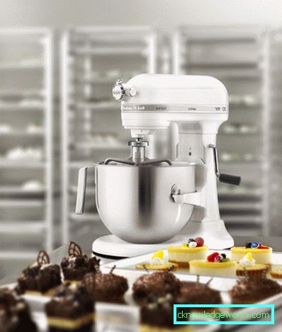 Hva gjør en blender forskjellig fra en mikser? Hva gjør en blender forskjellig fra en mikser?