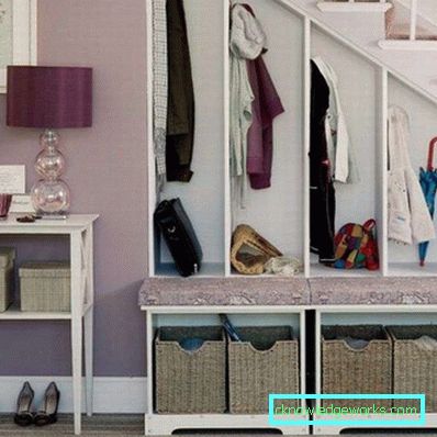 Design en korridor i et privat hus med en trappfoto