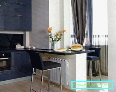 Design av kjøkkenet, kombinert med en balkong Design av kjøkkenet, kombinert med en balkong