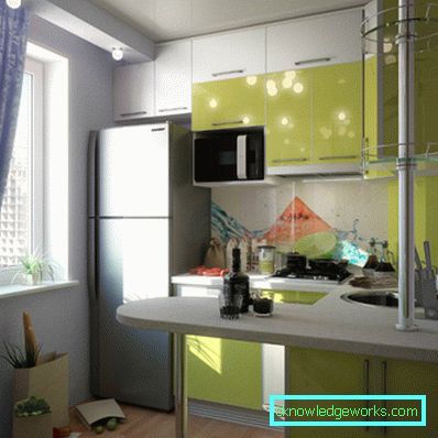 Design et lite kjøkkenområde på 7 kvadratmeter. m med kjøleskap