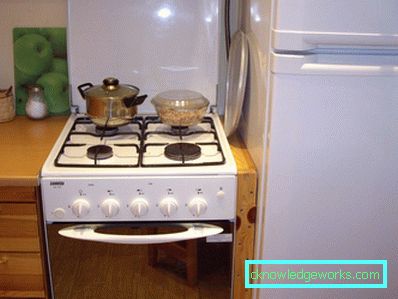 Kan jeg sette kjøleskapet ved siden av gassovnen? Kan jeg sette kjøleskapet ved siden av gassovnen?