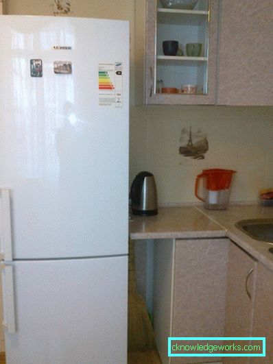 Kan jeg sette kjøleskapet ved siden av gassovnen? Kan jeg sette kjøleskapet ved siden av gassovnen?