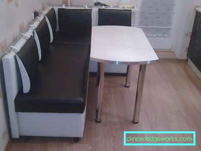 Sammenleggbar sofa på kjøkkenet Sammenleggbar sofa på kjøkkenet