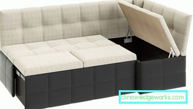 Sammenleggbar sofa på kjøkkenet med en seng Sammenleggbar sofa på kjøkkenet med en seng