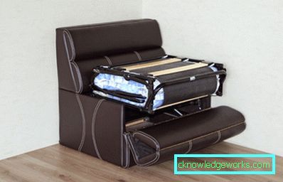 Sammenleggbar sofa på kjøkkenet med en seng Sammenleggbar sofa på kjøkkenet med en seng