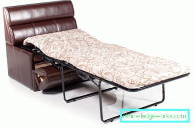 Sammenleggbar sofa på kjøkkenet med en seng Sammenleggbar sofa på kjøkkenet med en seng