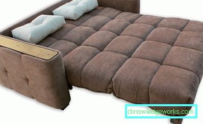 Sammenleggbar sofa på kjøkkenet med en seng Sammenleggbar sofa på kjøkkenet med en seng