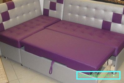 Sammenleggbar sofa på kjøkkenet med en seng Sammenleggbar sofa på kjøkkenet med en seng
