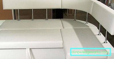 Sammenleggbar sofa på kjøkkenet med en seng Sammenleggbar sofa på kjøkkenet med en seng