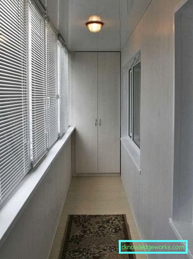 188-garderobe på balkongen