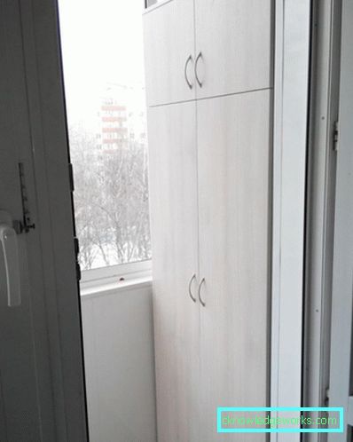 188-garderobe på balkongen