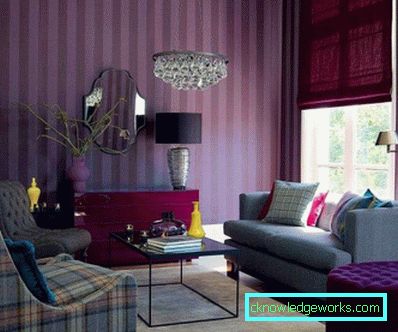 Lilac gardiner i stuen interiør - bilder i en by leilighet