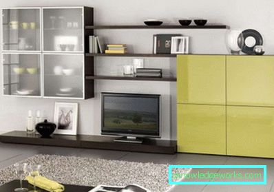 Veggene under TV-en i stuen i en moderne stil (50 interiørfotografier)