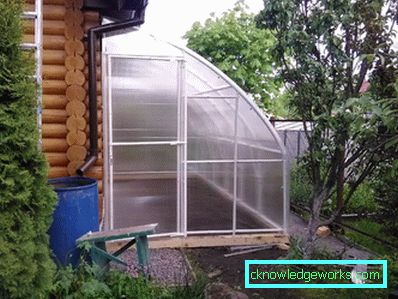 Polykarbonat drivhuse: fordeler og ulemper Polykarbonat drivhuse: fordeler og ulemper